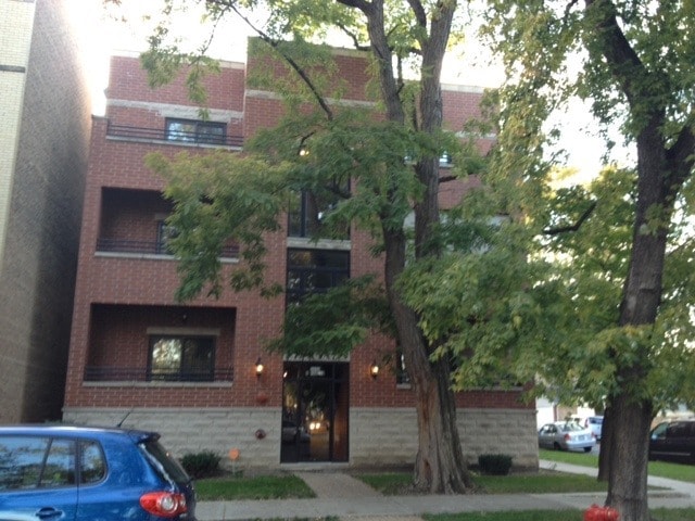 Building Photo - 2656 N Hamlin Ave Unit 2S
