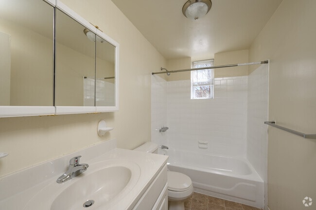2BR, 1BA, -SF Bath (4504 Pine St., 2E) - The Cornerstone