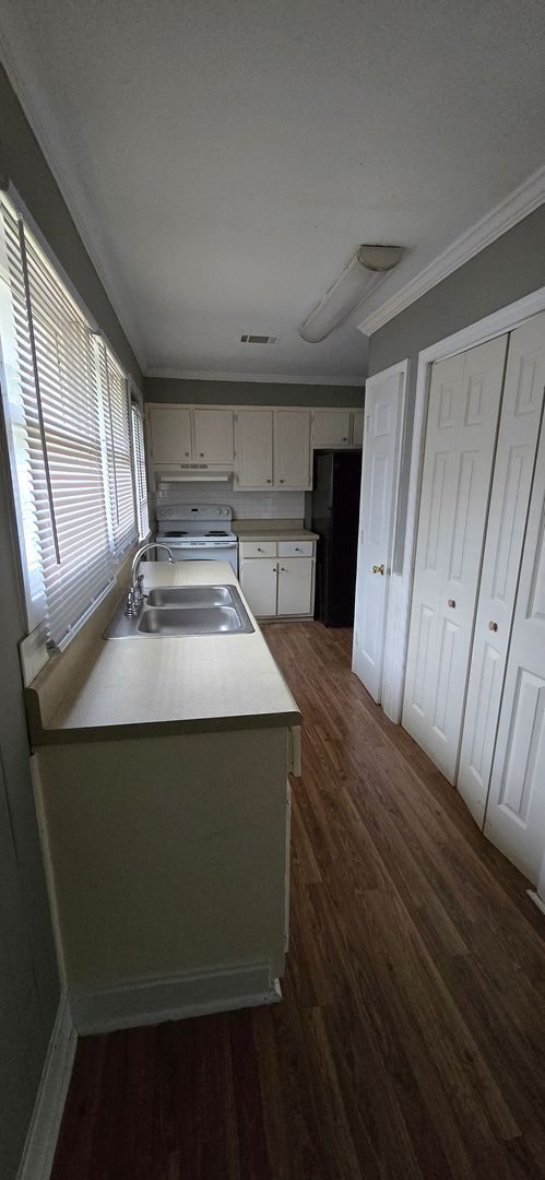 Photo - 1613 Cornell Dr