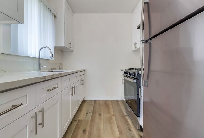 Photo - Secure, Walkable Building Near Crenshaw & ...