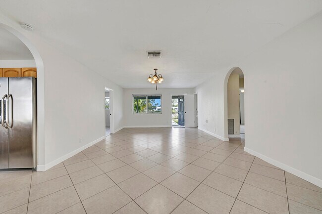 Photo - 114 NE 22nd St
