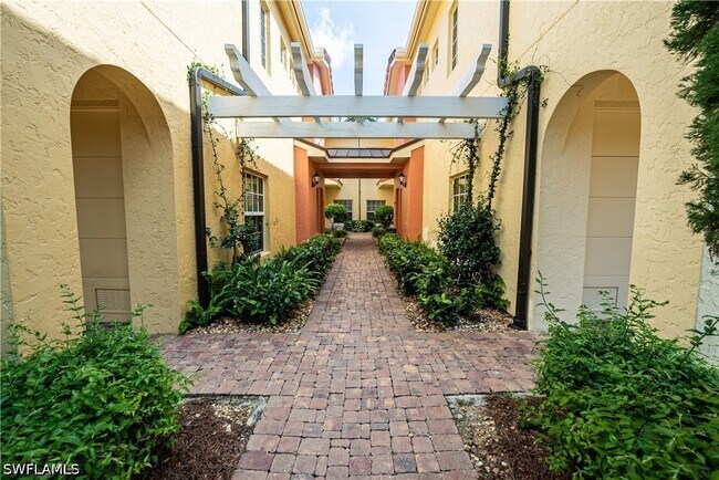 8600 Via Rapallo Dr Unit 204