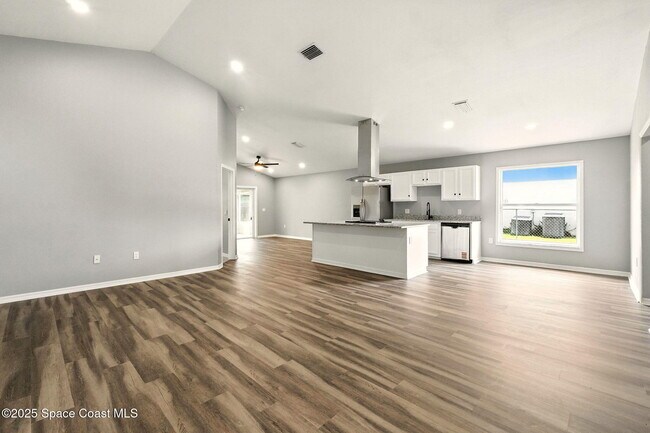 Photo - 460 Martigues Dr