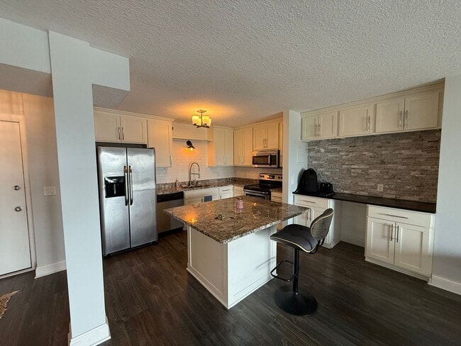 Photo - Modern 1 Bedroom Apartment With Stunning C...