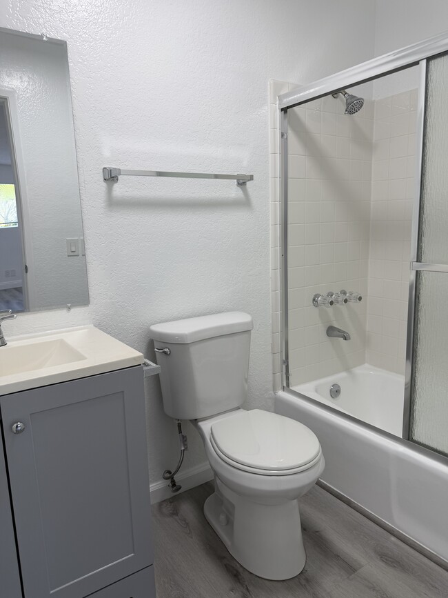Photo - 13909 Hawthorne Way Unit 1