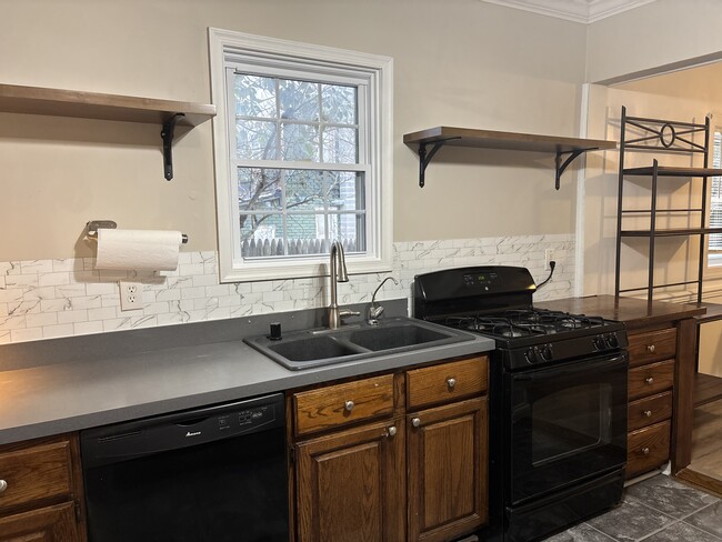 Photo - 952 Magothy Ave