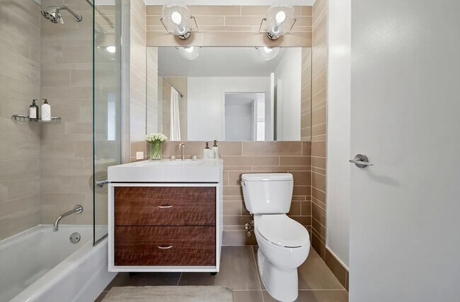 Photo - 535 W 44th St Unit 516