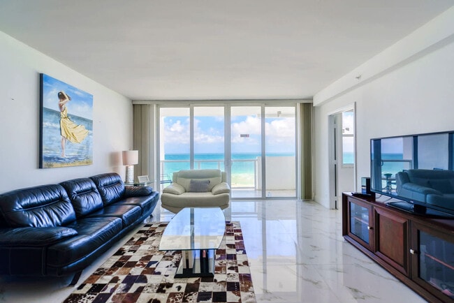 Building Photo - 5601 Collins Ave Rental