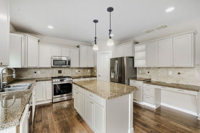 Photo - Spacious 5 Bedroom Lynnwood Dream Rental w/ Attached 3-Car Garage!