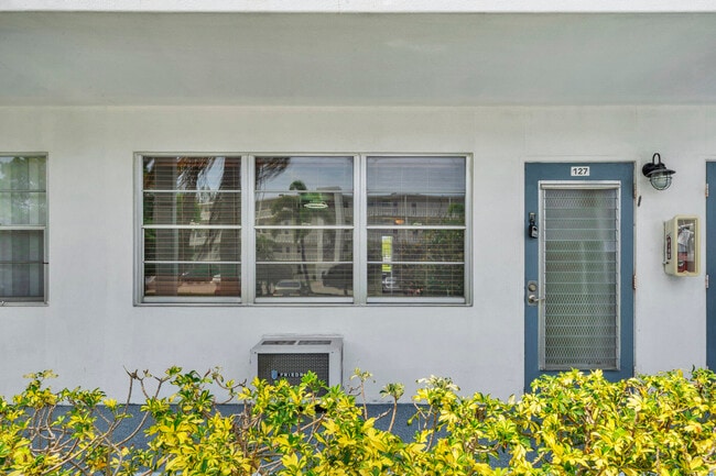 Photo - 127 Westbury E