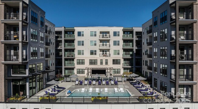 Building Photo - 2408 South Blvd Unit A1 Rental