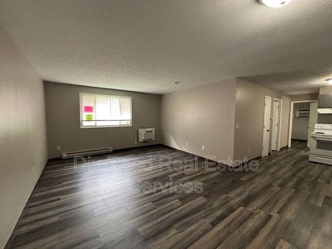 Photo - 739 Trumbull St