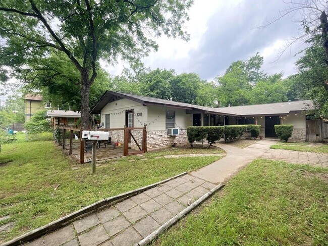 Building Photo - 4708 Red River St Unit A