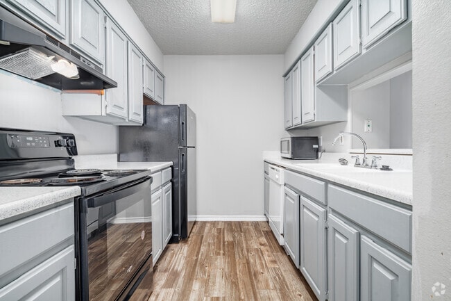 2BR, 2BA - 1229SF - Kitchen