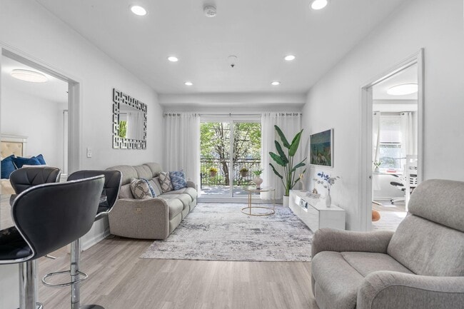 Photo - 920 Jefferson St Unit 201