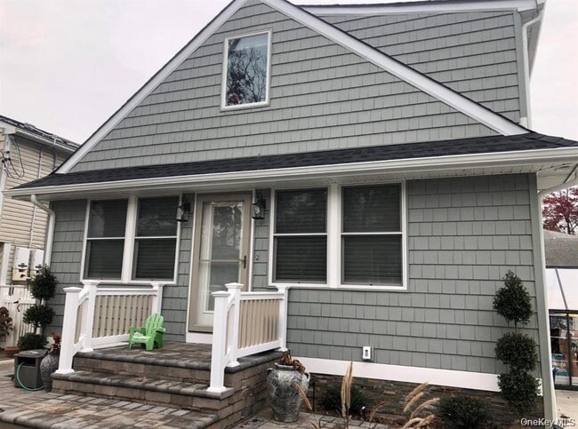 Building Photo - 286 Beachview St