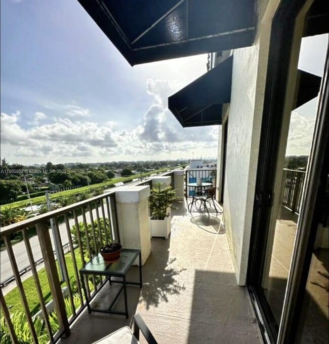 Photo - 8440 SW 8th St Unidad 603A