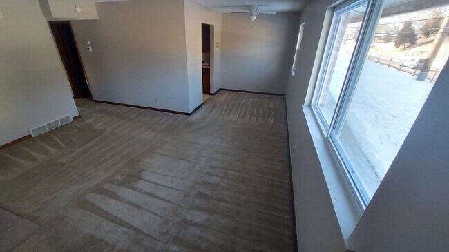 Photo - 5725 Leavenworth Rd