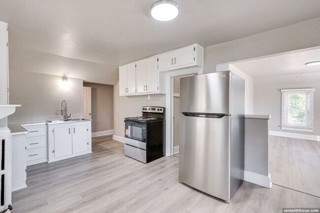 1111 Oviatt St Unit 1111 1/2 Oviatt St.