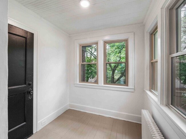 Photo - STUNNING 1-BEDROOM IN CRAFTON, READY FOR M... Unit 6