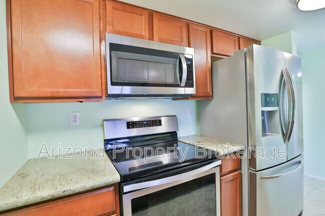3033 E Devonshire Ave Unit 2020