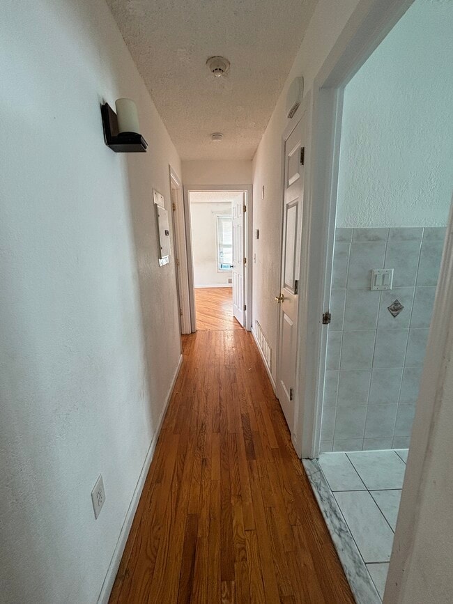 Photo - 1214 Robert St