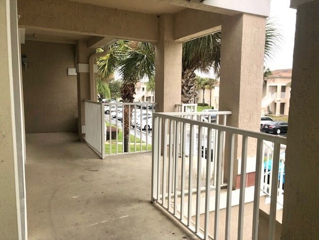 Photo - Nice 2X2 located on 2nd floor- Tile & laminate flooring! NO CARPET! Call today!! Tranquil water v... Unidad 203