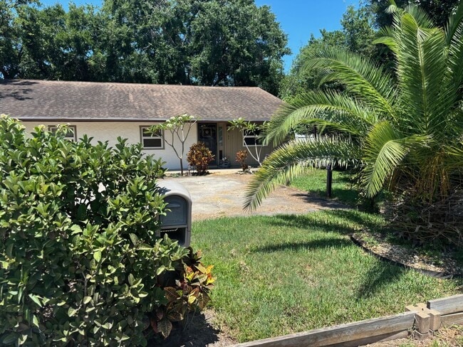 Quaint yet spacious 2/1 duplex avaliable f... - Quaint yet spacious 2/1 duplex avaliable f... House