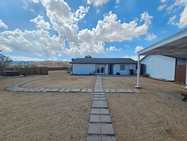 Building Photo - 2 bed 1 bath home + bonus room near Joshua...