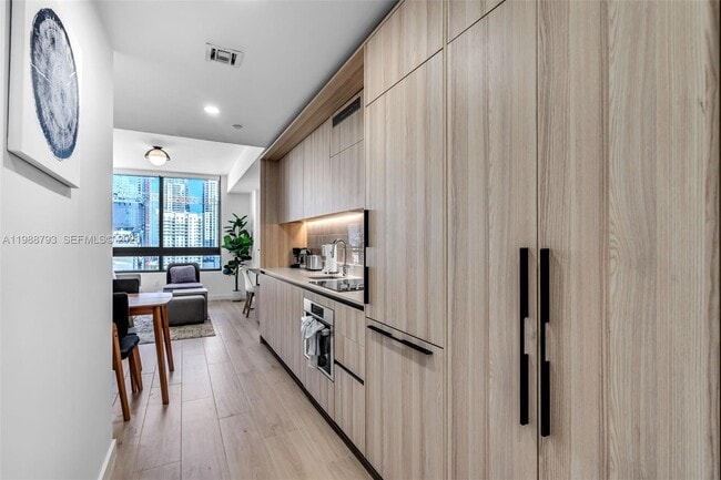 Photo - 225 N Miami Ave Unidad 1705