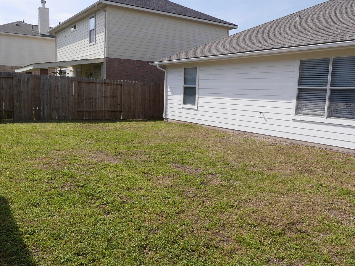 Photo - 16327 Bettong Ct