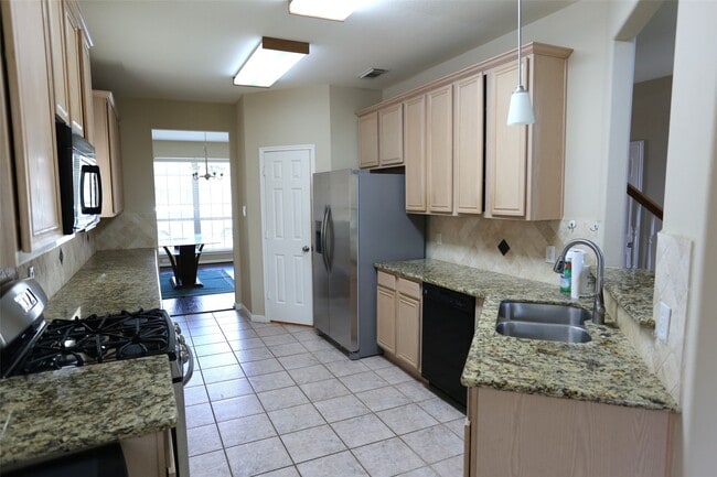 Building Photo - 3327 Summerwood Ln