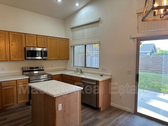 Photo - 334 N Duffy Way