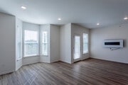 1BR, 1BA - 781-840SF
