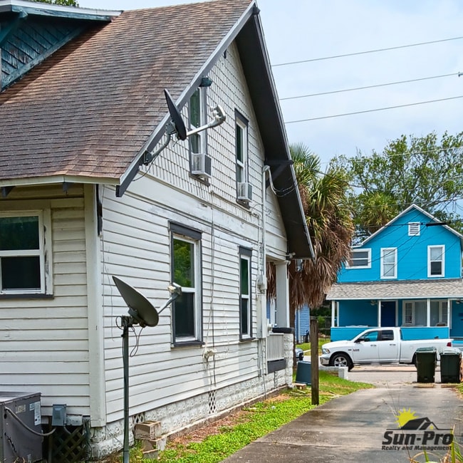 Photo - 212 Mullally St