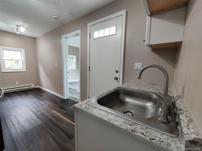 Photo - 917-921 Violet Ave Unit B