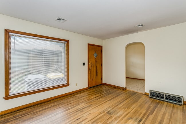 Photo - 4716 Arbor St Unit 1