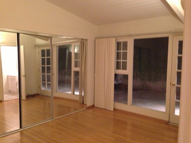 Maestro BR - 1815 N Beverly Glen Blvd