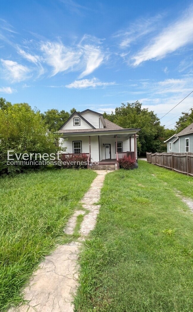 Building Photo - Charming 3-Bedroom Home with Outdoor Oasis – Minutes from Amenities / Pet-Friendly / Available Now!