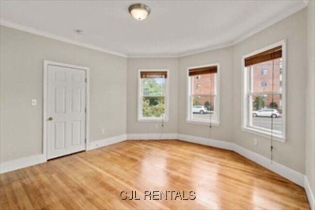 Photo - 798 Mt Auburn St