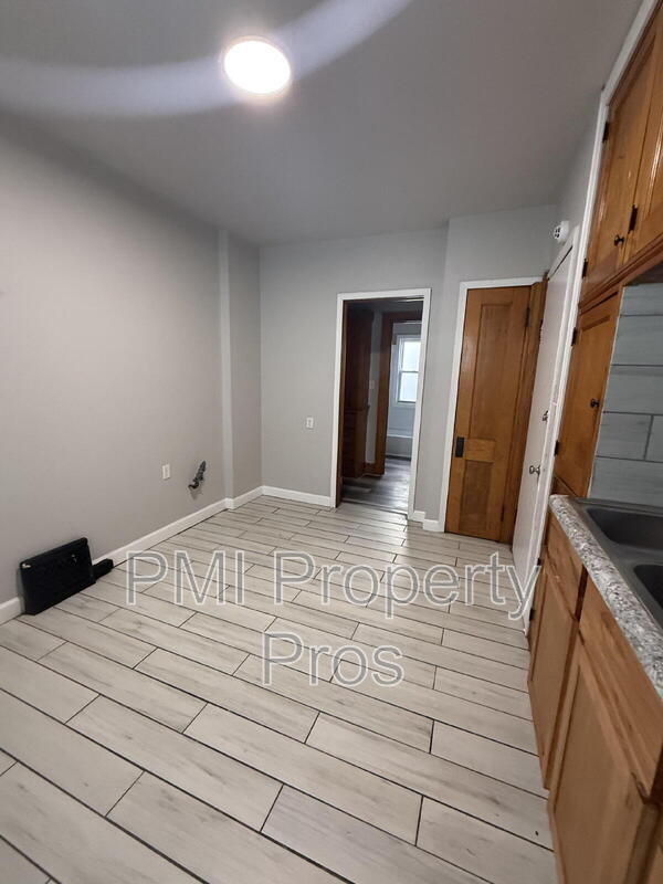 Photo - 2406 N 41st St Unit Lower
