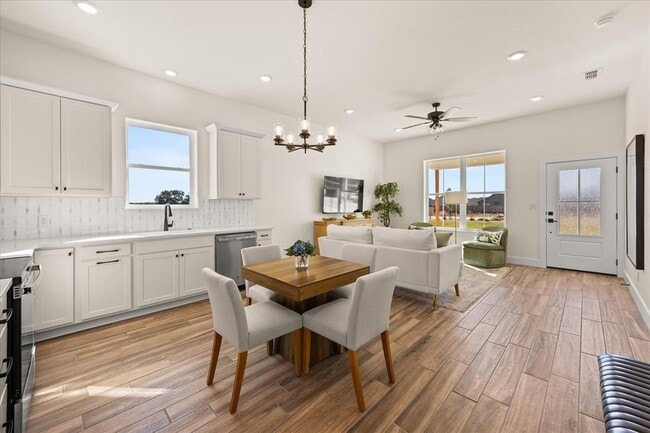 Photo - 802 S Creek St Unit 108