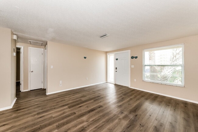 Photo - 430 Briarwood Rd