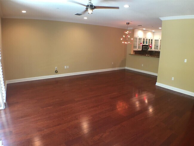 Photo - 1607 NE 9th St