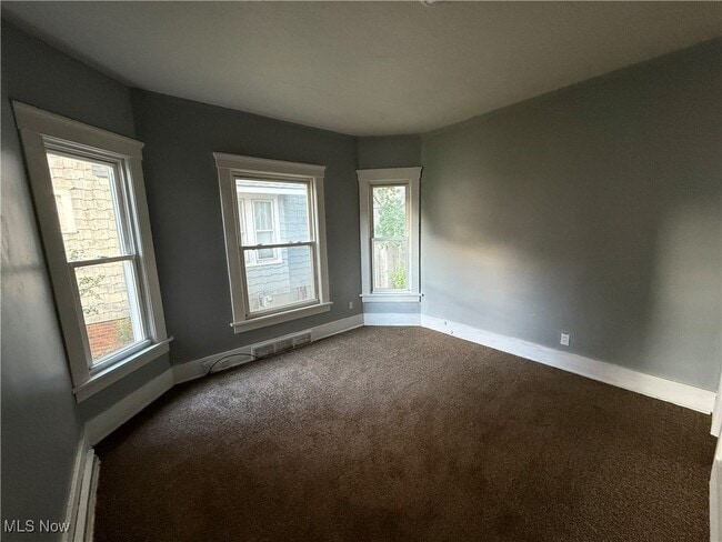 Photo - 204 Broad Ave NW