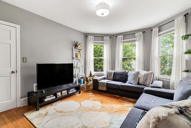 Building Photo - 79 Tremont St Unit 3 Rental