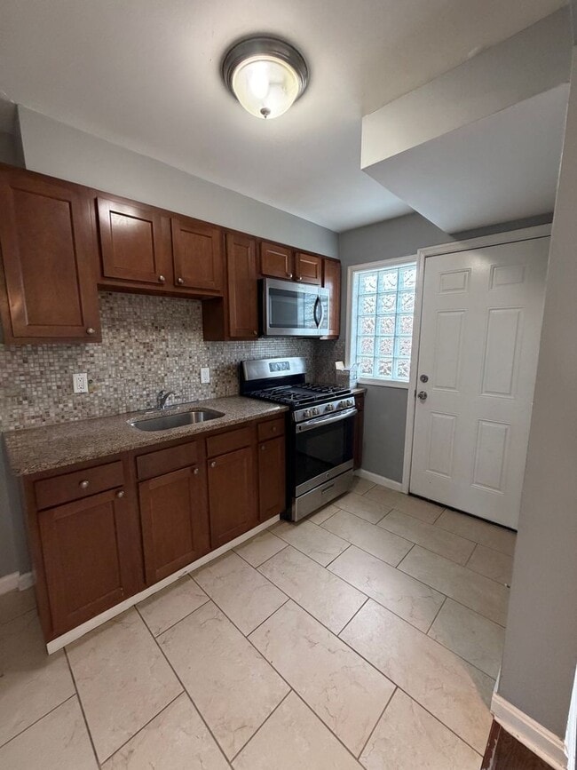 2229 Graythorn Rd