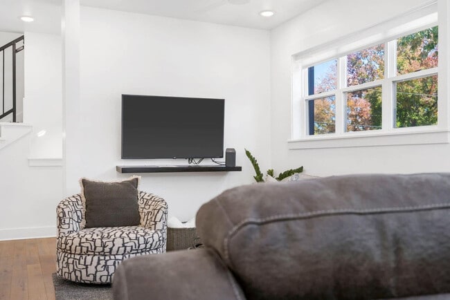 302 SE G St Unit SI ID1621844P