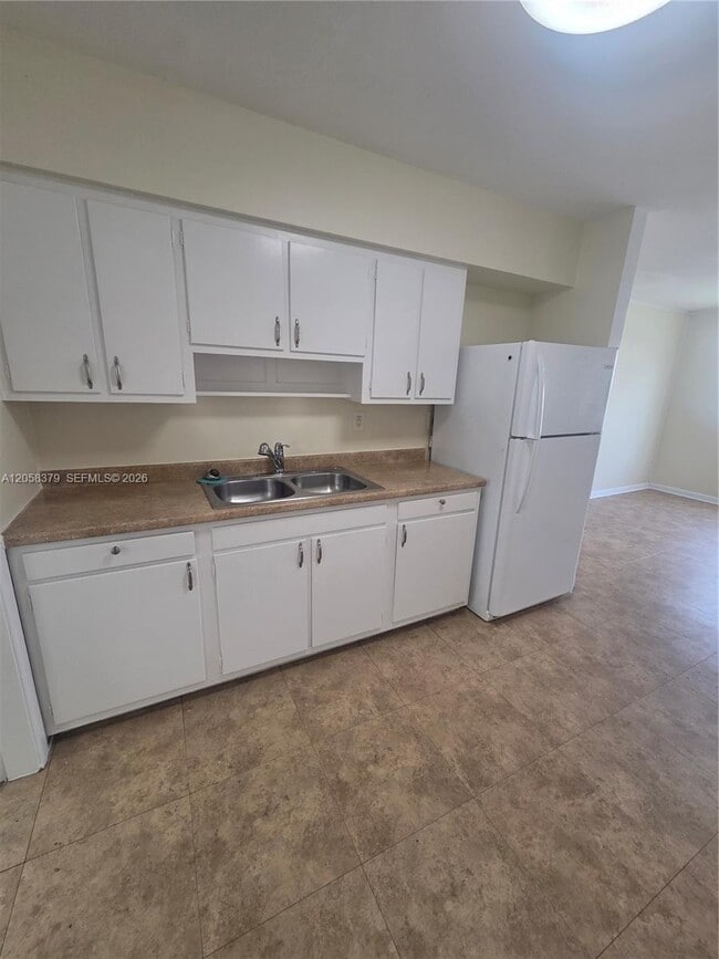 Photo - 338 Hosbine St