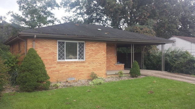 Front view - 2089 Louisa Ave